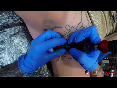 ❤️ Sully Savage, une chaudasse extrêmement tatouée, s'est fait tatouer le clitoris. Porno at us fr.megaofertas.top ☑